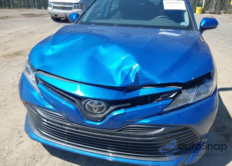 2020 Toyota Camry Le z USA, uszkodzony, nr VIN 4T1C11AK2LU391662